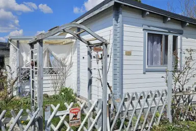 Charmantes Gartenhaus mit großer Terrasse am Campingplatz Kohlhofmühl in Neusiedl – Thumbnail 1