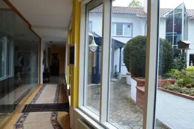 Repräsentatives Wohnhaus mit Geschäftsbereich und angrenzenden Veranstaltungsräumen – Thumbnail 16