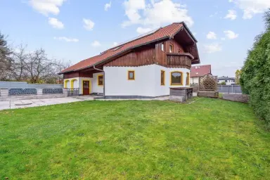 Gepflegtes Einfamilienhaus mit 7 Zimmern, Balkon, Garten und Garage in Mining – Thumbnail 2