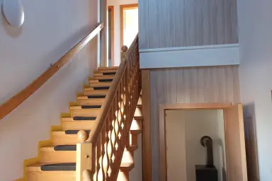 Gepflegtes Einfamilienhaus mit 7 Zimmern, Balkon, Garten und Garage in Mining – Thumbnail 10