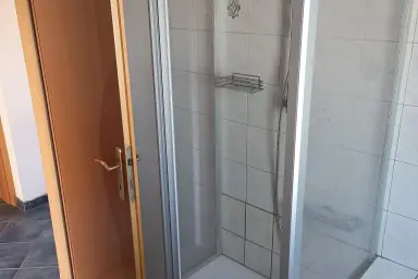 Gepflegtes Einfamilienhaus mit 7 Zimmern, Balkon, Garten und Garage in Mining – Thumbnail 13