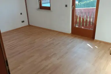 Gepflegtes Einfamilienhaus mit 7 Zimmern, Balkon, Garten und Garage in Mining – Thumbnail 14
