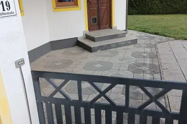 Gepflegtes Einfamilienhaus mit 7 Zimmern, Balkon, Garten und Garage in Mining – Thumbnail 16