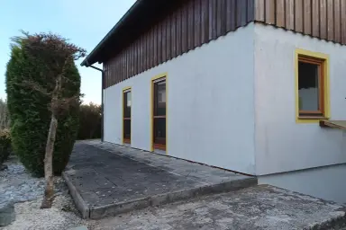 Gepflegtes Einfamilienhaus mit 7 Zimmern, Balkon, Garten und Garage in Mining – Thumbnail 17