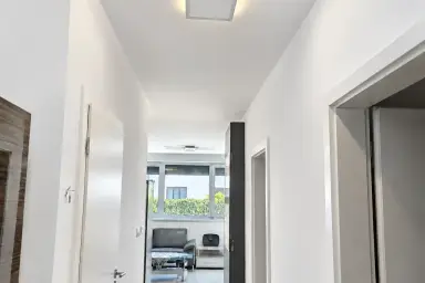 Neuwertige 3-Zimmer-Wohnung mit Balkon und Parkplatz in Marchegg – Thumbnail 3