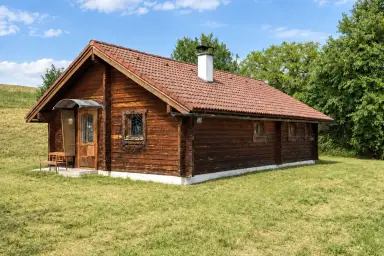 Gepflegtes 2-Zimmer-Holzhaus mit großem Garten in Ottnang - ideal als Ferien- oder Wochenendhaus