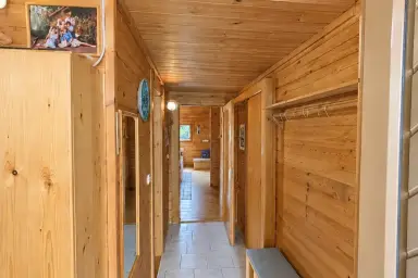 Gepflegtes 2-Zimmer-Holzhaus mit großem Garten in Ottnang - ideal als Ferien- oder Wochenendhaus – Thumbnail 2