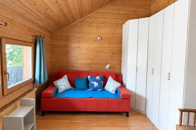 Gepflegtes 2-Zimmer-Holzhaus mit großem Garten in Ottnang - ideal als Ferien- oder Wochenendhaus – Thumbnail 3