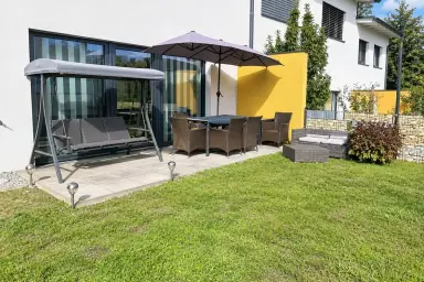 Neuwertiges Reihenhaus mit Garten, Terrasse und Garage in Kirchschlag