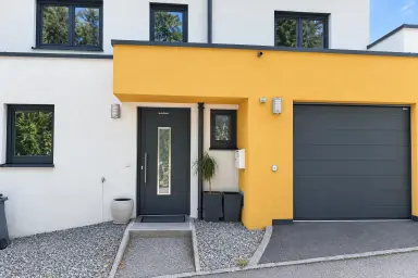 Neuwertiges Reihenhaus mit Garten, Terrasse und Garage in Kirchschlag – Thumbnail 2