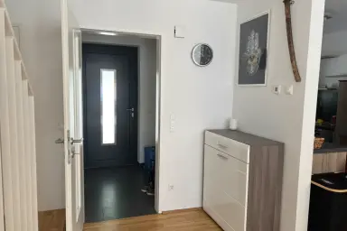 Neuwertiges Reihenhaus mit Garten, Terrasse und Garage in Kirchschlag – Thumbnail 10