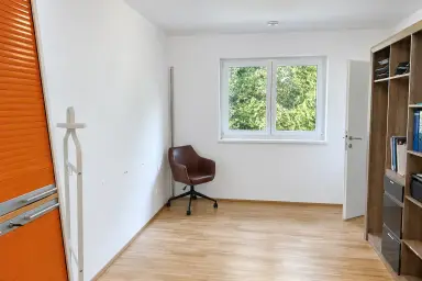 Neuwertiges Reihenhaus mit Garten, Terrasse und Garage in Kirchschlag – Thumbnail 16