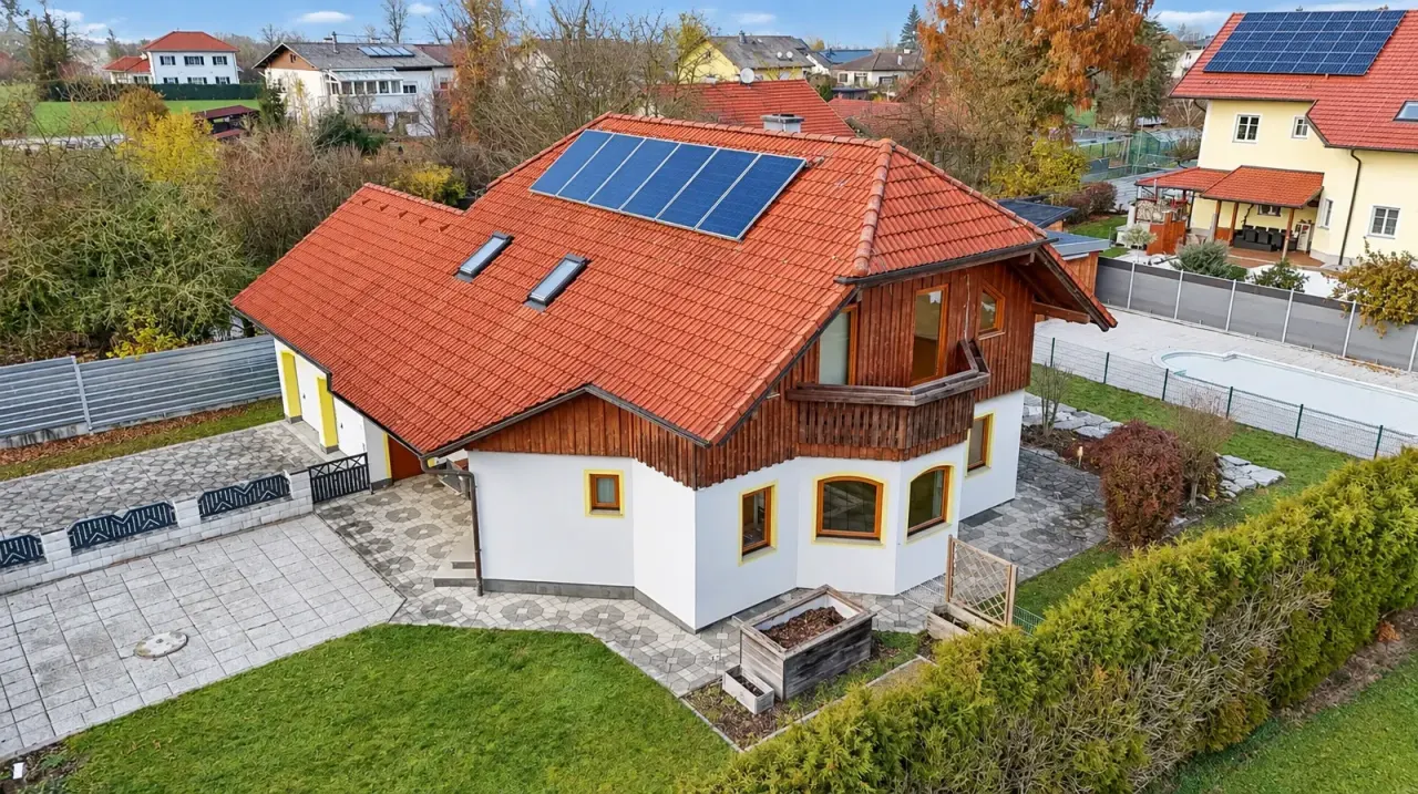 Gepflegtes Einfamilienhaus mit 7 Zimmern, Balkon, Garten und Garage in Mining, Foto 2