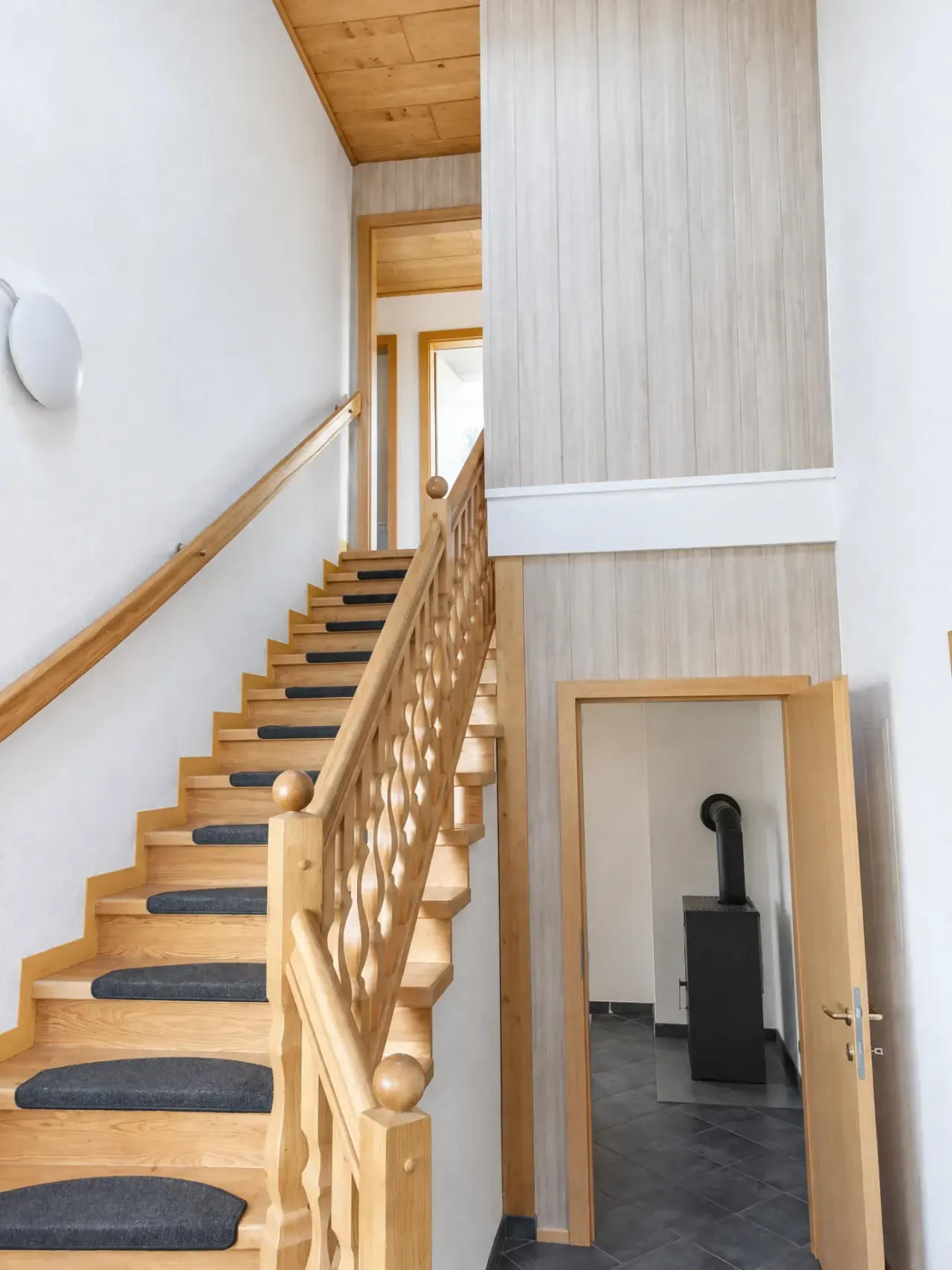 Gepflegtes Einfamilienhaus mit 7 Zimmern, Balkon, Garten und Garage in Mining, Foto 10