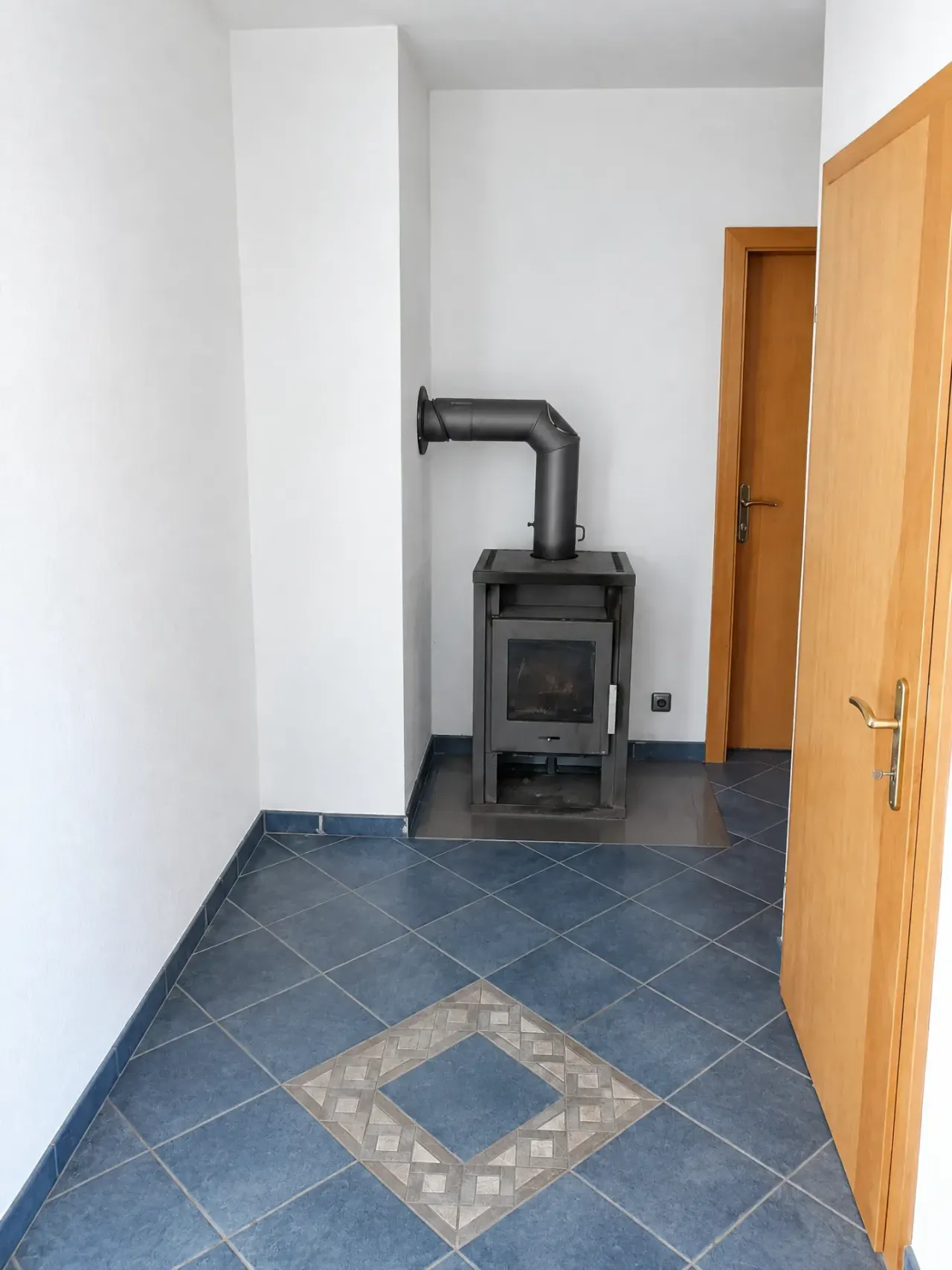 Gepflegtes Einfamilienhaus mit 7 Zimmern, Balkon, Garten und Garage in Mining, Foto 11