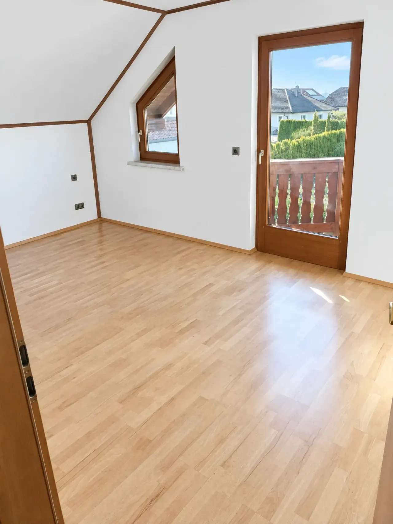 Gepflegtes Einfamilienhaus mit 7 Zimmern, Balkon, Garten und Garage in Mining, Foto 3