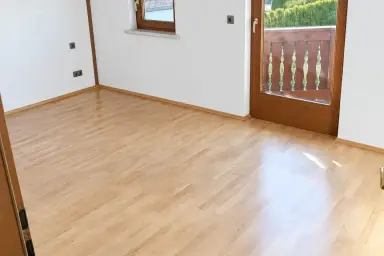 Gepflegtes Einfamilienhaus mit 7 Zimmern, Balkon, Garten und Garage in Mining, Thumbnail 3