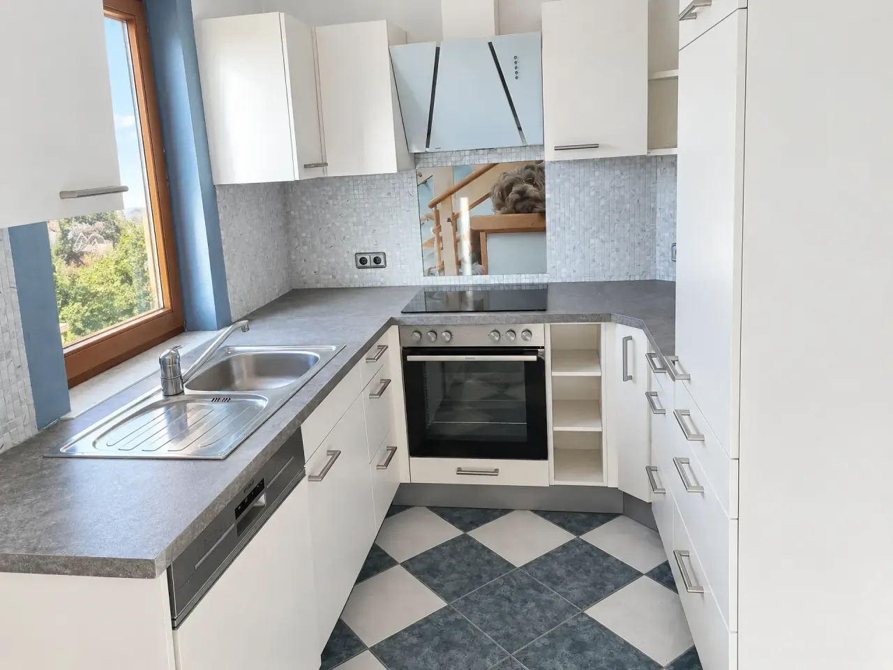 Gepflegtes Einfamilienhaus mit 7 Zimmern, Balkon, Garten und Garage in Mining, Foto 4