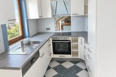 Gepflegtes Einfamilienhaus mit 7 Zimmern, Balkon, Garten und Garage in Mining, Thumbnail 4