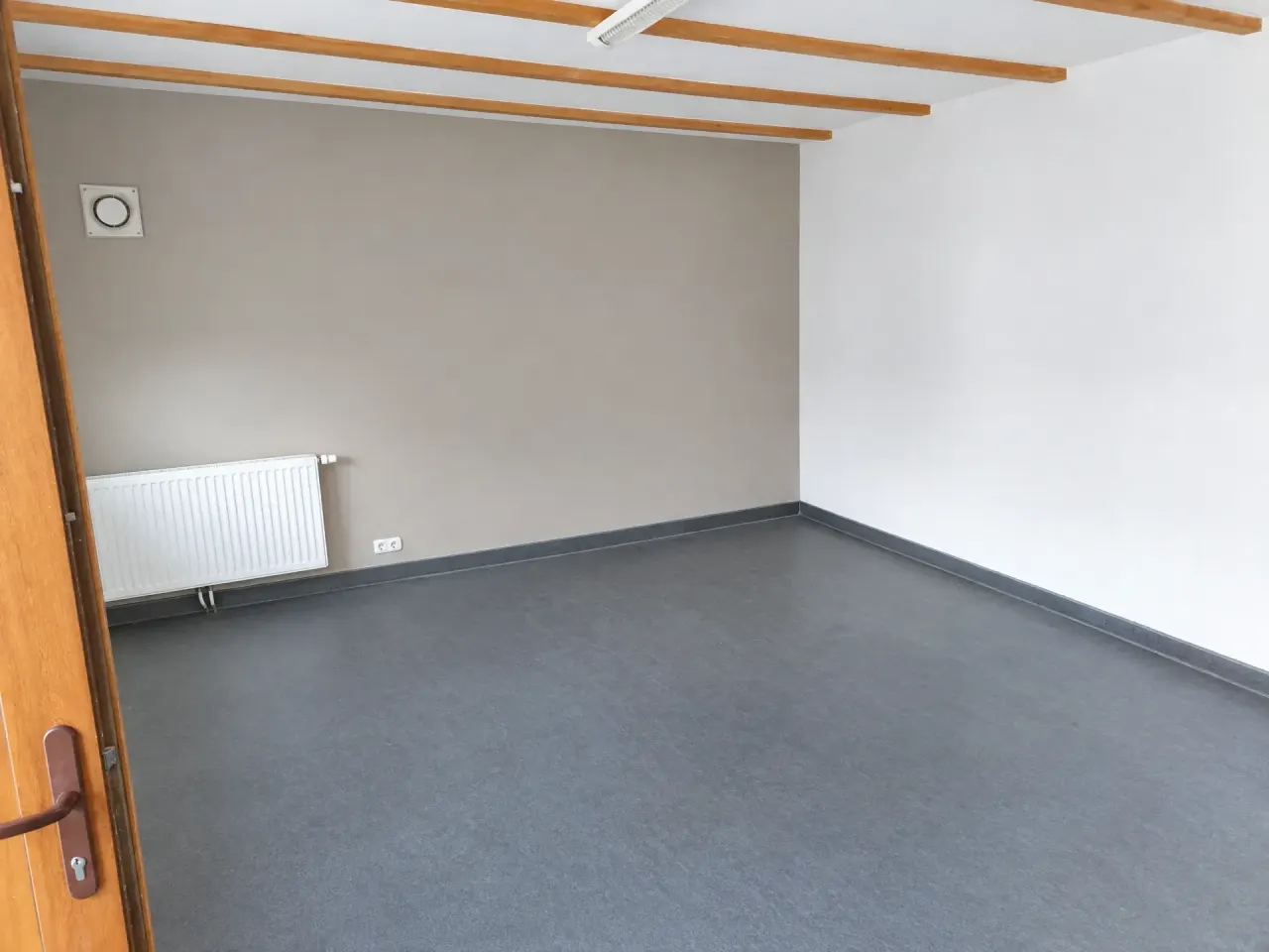 Gepflegtes Einfamilienhaus mit 7 Zimmern, Balkon, Garten und Garage in Mining, Foto 21