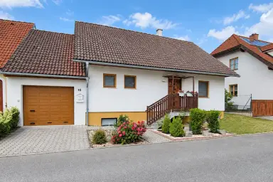 Exklusives Einfamilienhaus in Top-Zustand – Ruhige Oase in Alberndorf im Pulkautal, Thumbnail 1