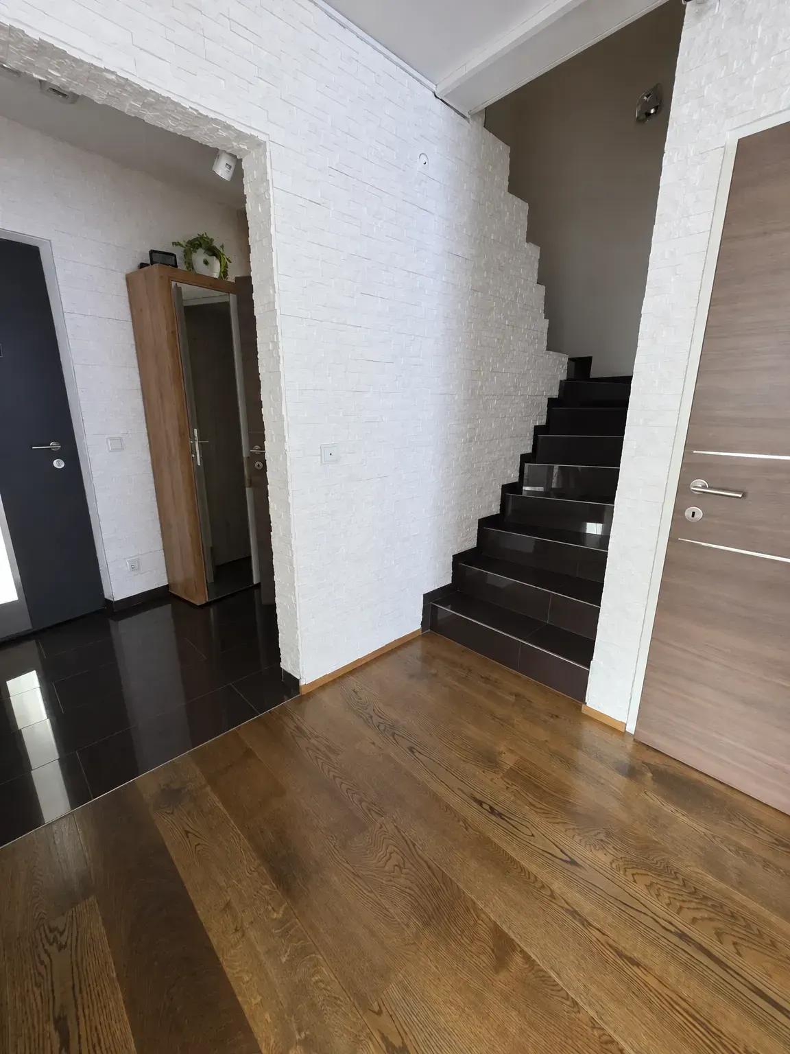 Großzügige 4-Zimmer-Wohnung mit Balkon, Loggia und Garten in Wenns, Foto 8